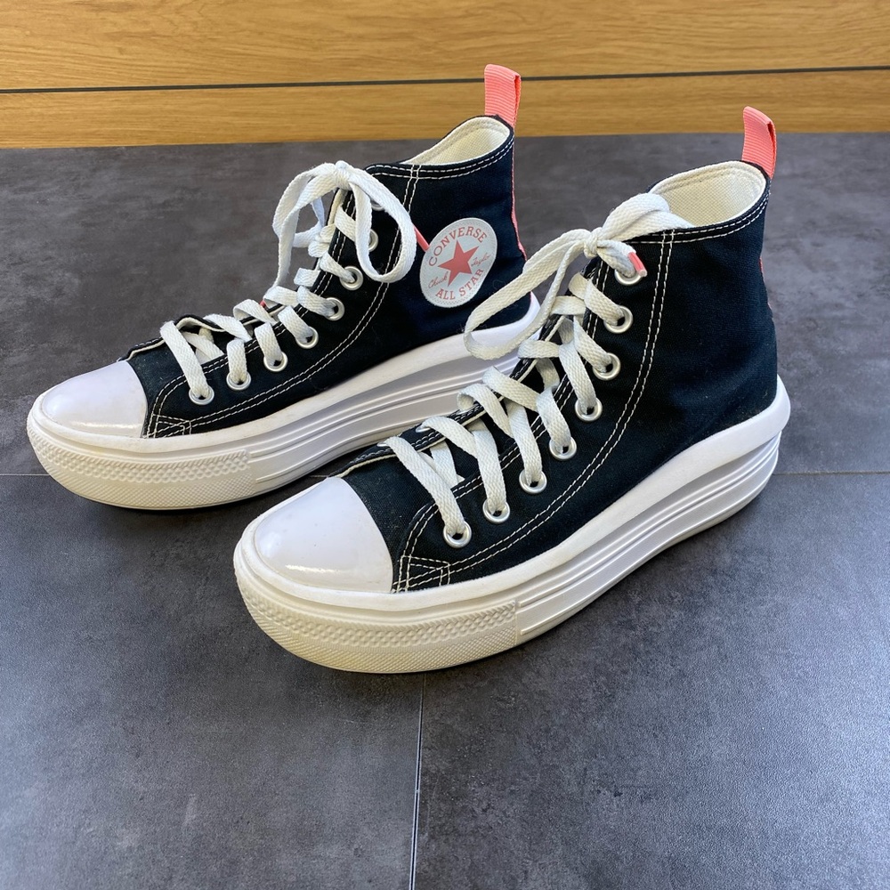 Converse women’s Black and Pink  Platform High-Tops Size 6